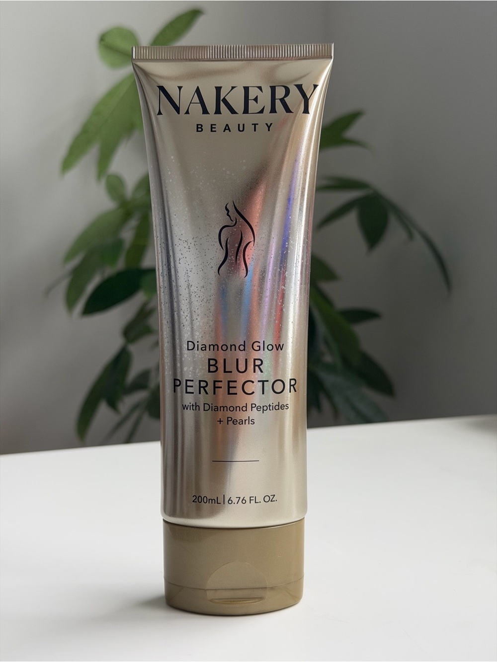 Nakery Beauty Diamond Glow Blur Perfector
(200mL / 6.76 fl oz) - Brand New